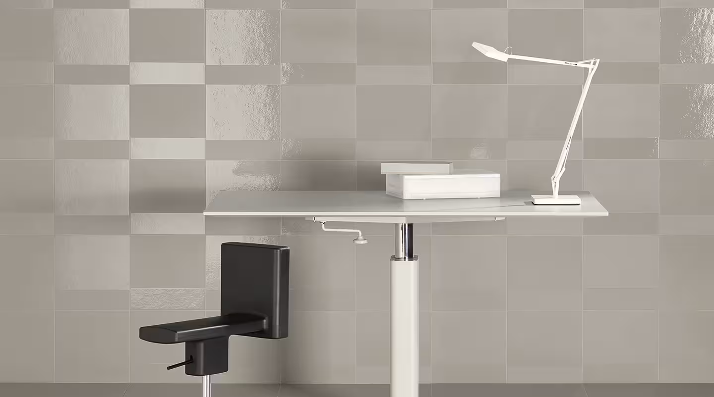 Kelvin Desk Support with Hidden Cable