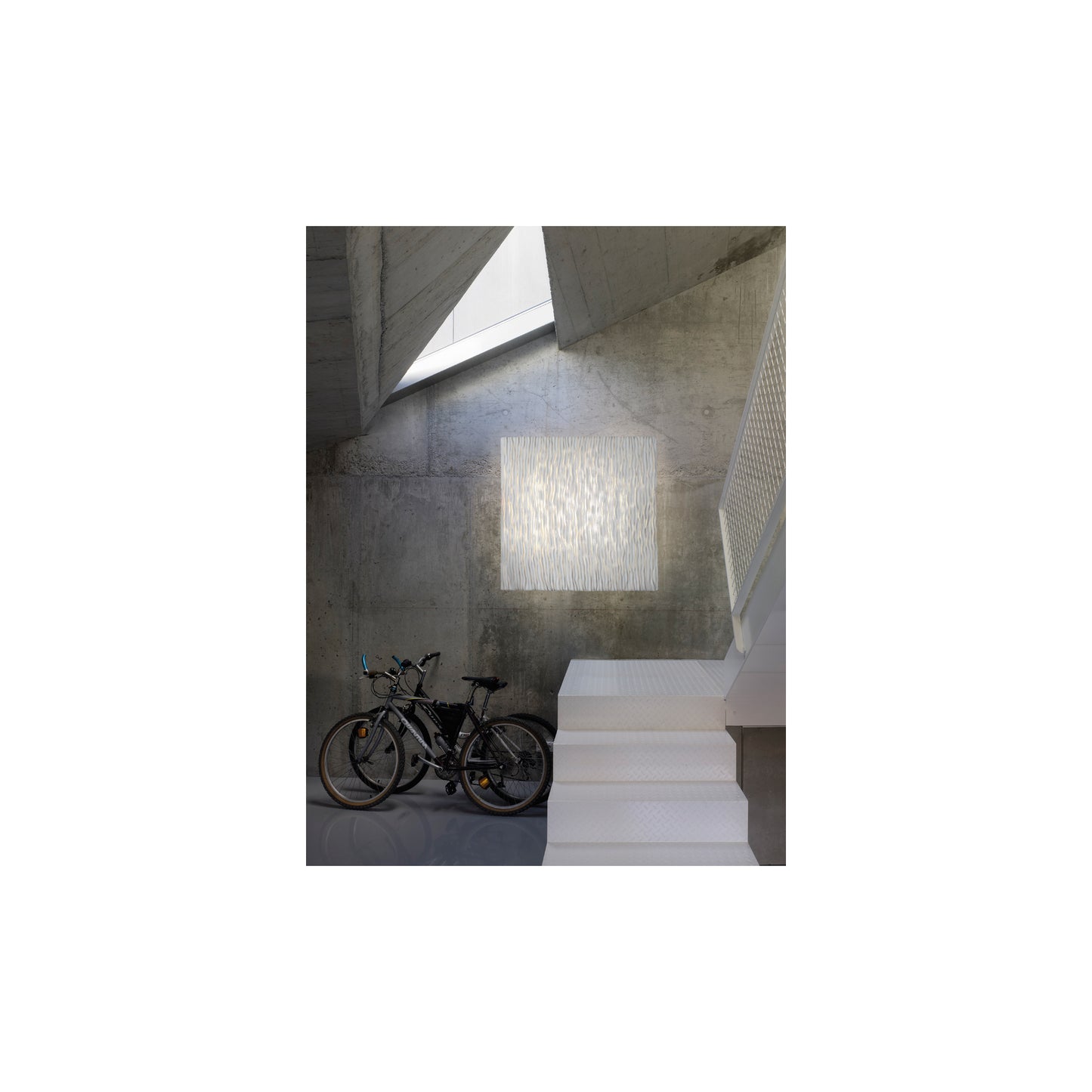 Planum Medium Wall / Ceiling Light