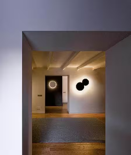 Puck Wall Art 5470 220-240V LED Wall Light