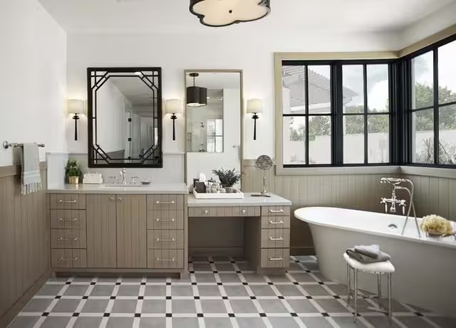 Beaumont Medium Tail Sconce