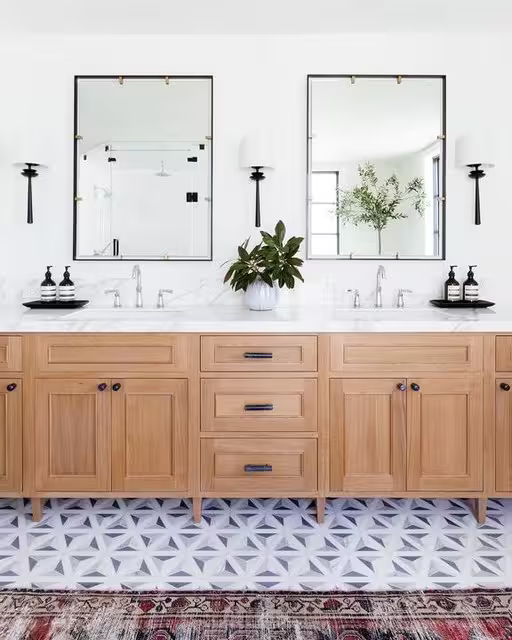 Beaumont Medium Tail Sconce