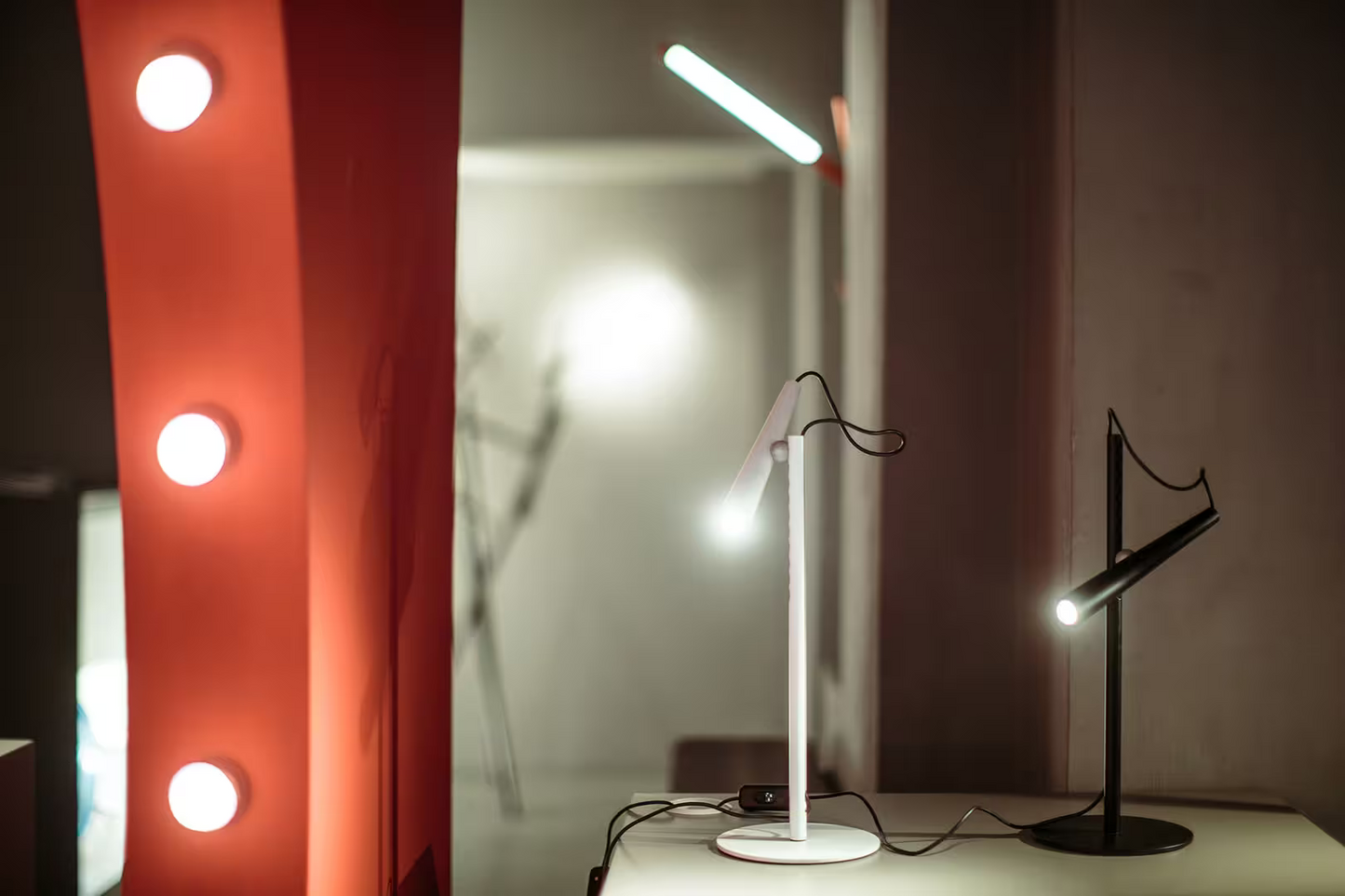 Magneto LED Table Lamp
