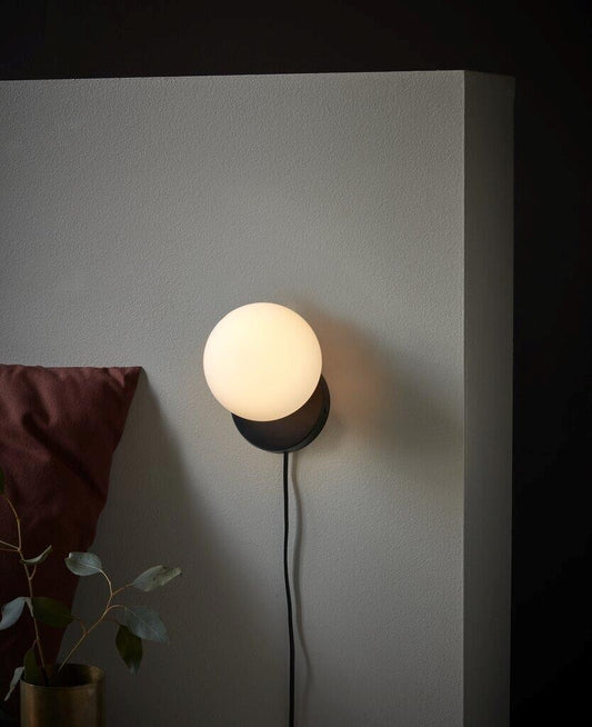 Lilly Wall Light