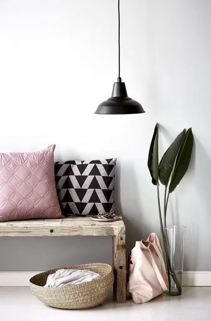 Lyne Metal Pendant Black
