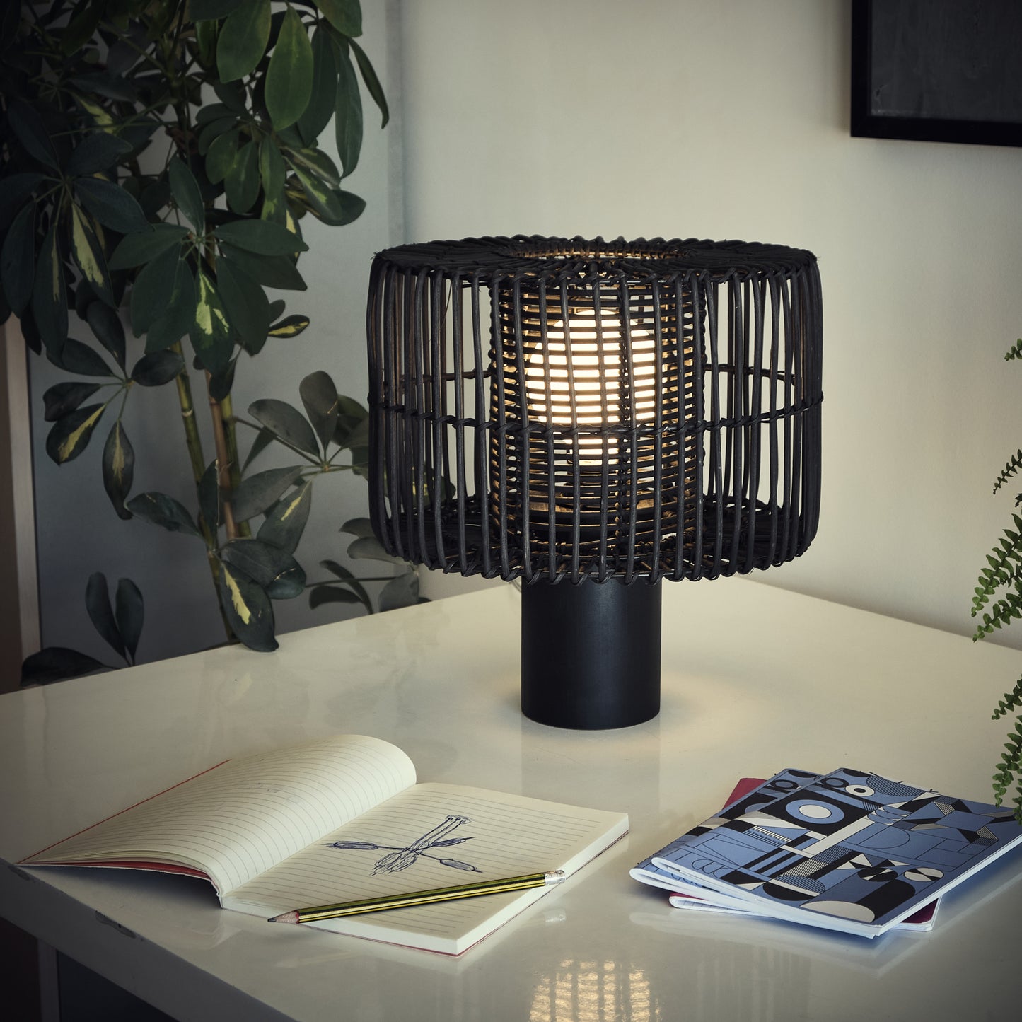 Hedula Table Lamp with Black Fiber