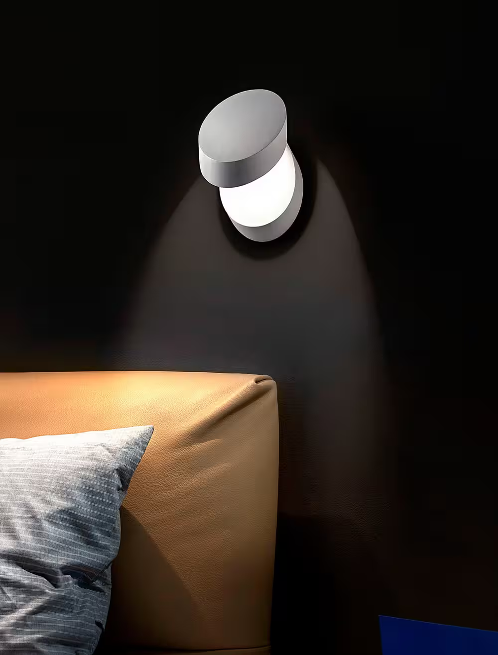 Pin-up LED Ceiling/Wall Light