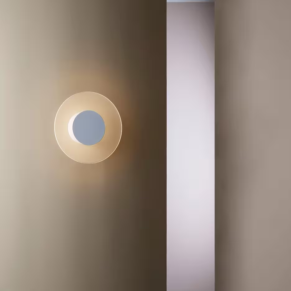 Halftone 400 LED Wall Light