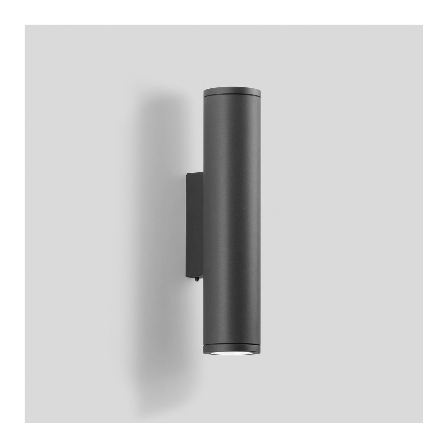 66516 Mediium LED Wall Light