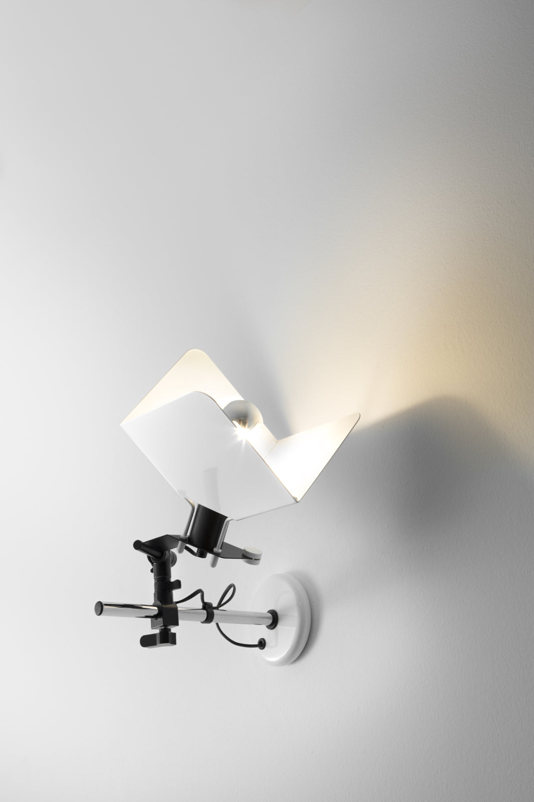 Triedro Wall Light