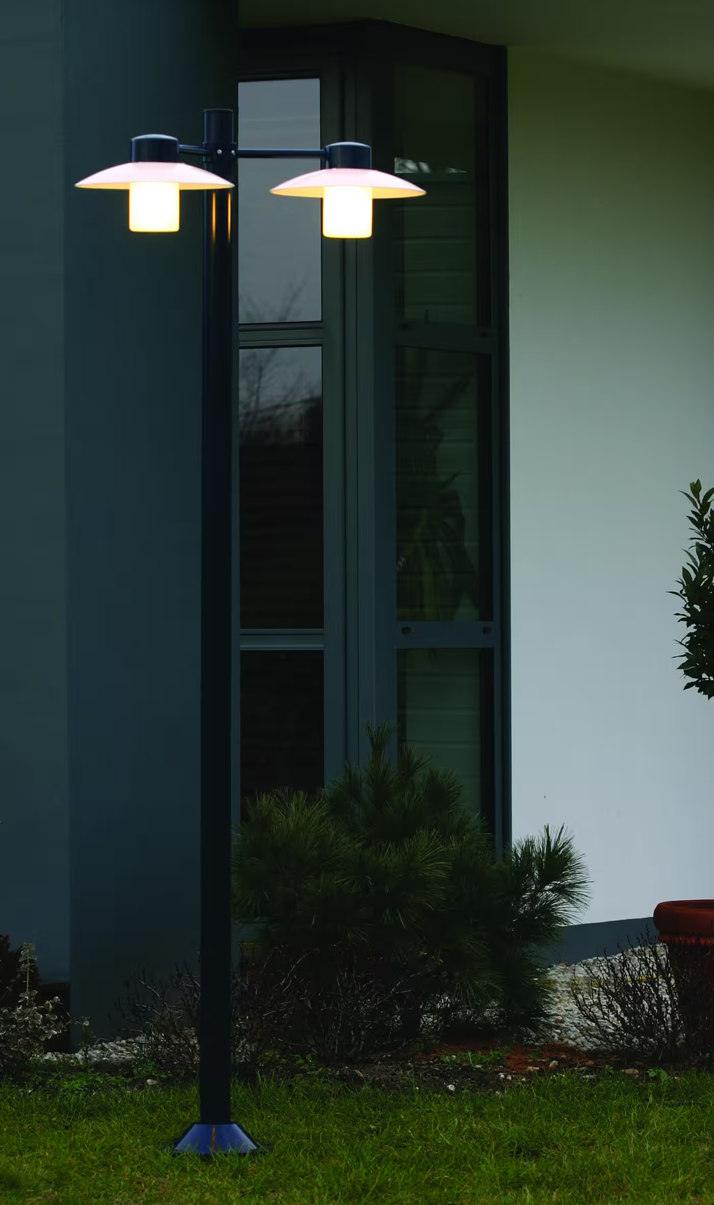 Aubanne Model 6 Frosted Glass Lamp Post