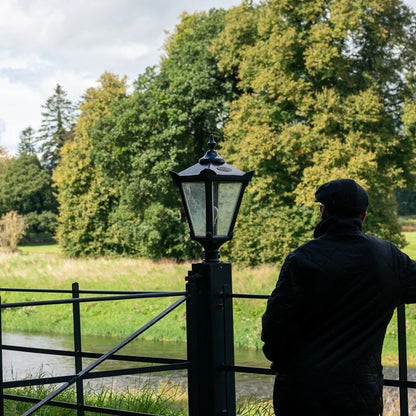 Harte Traditional Pier Light
