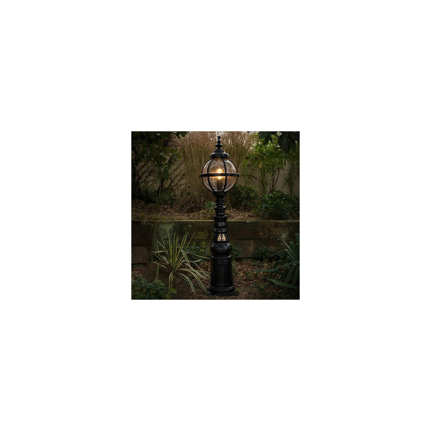 Victorian style globe pedestal light in cast iron 1.59m