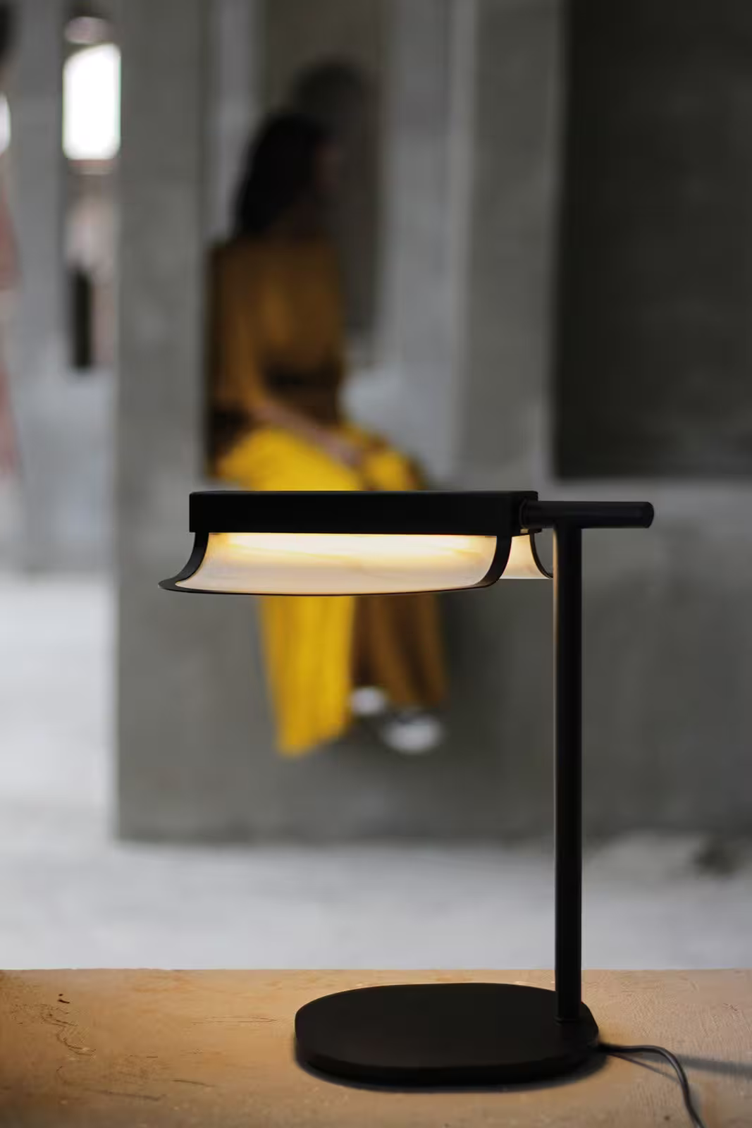 Omma 1 Leaf Table Lamp