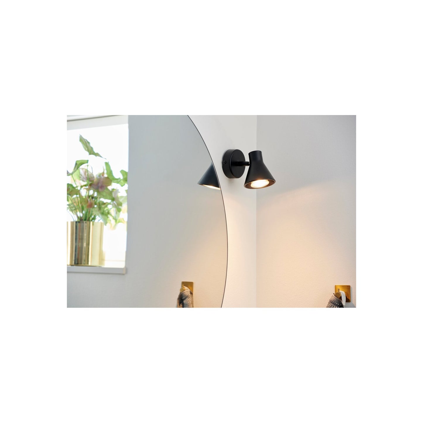 Eik Wall Light