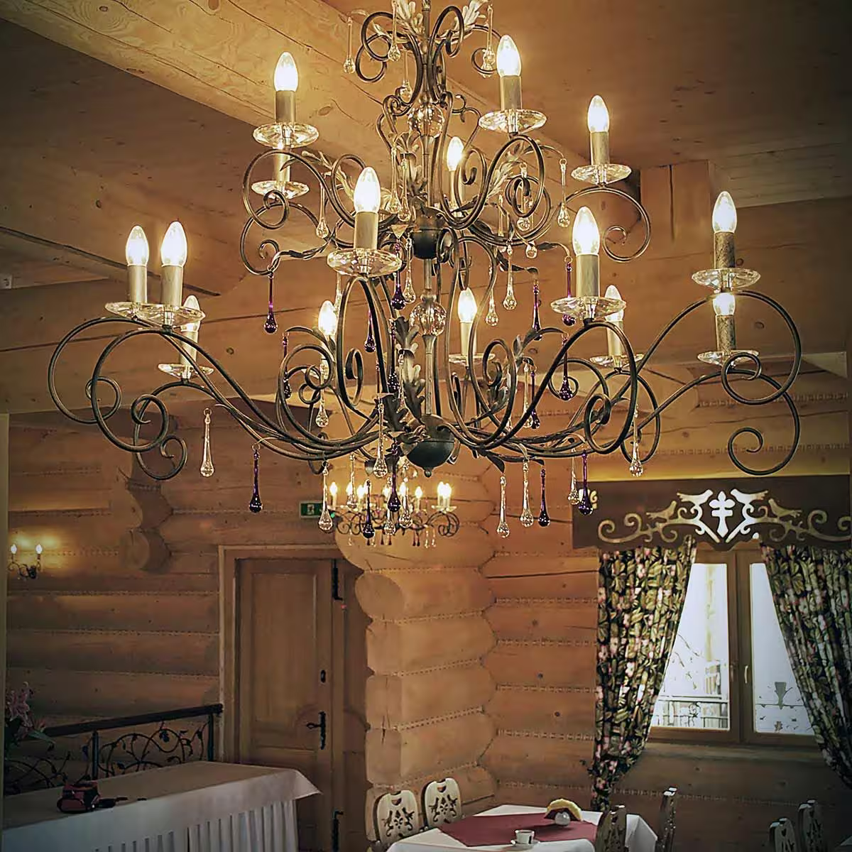Amarilli 15-Light Chandelier