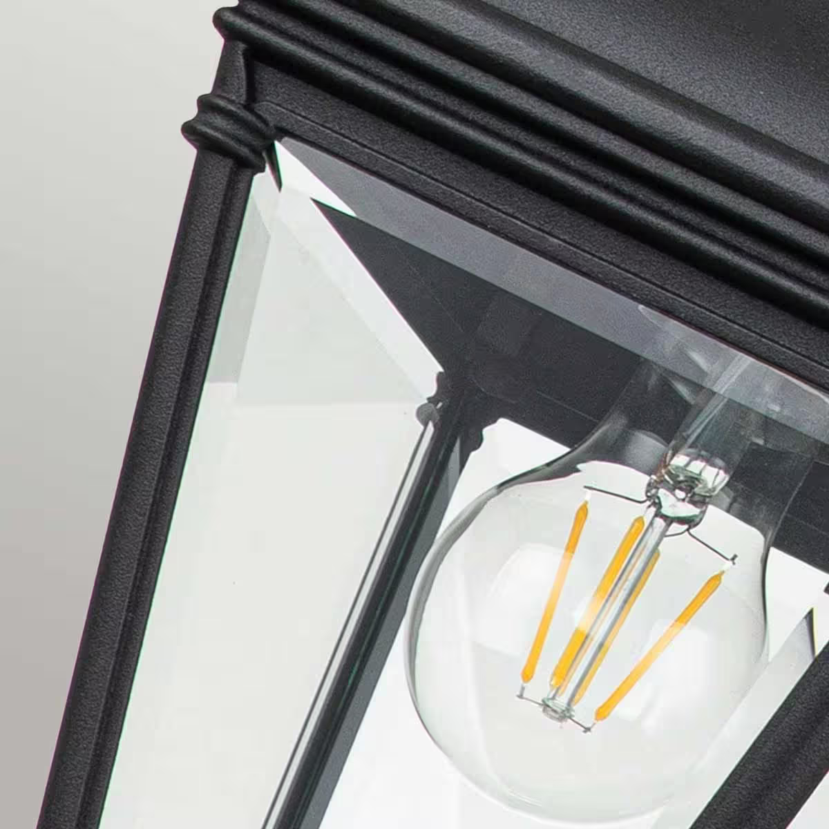 Bayview 1-Light Medium Chain Lantern in Black