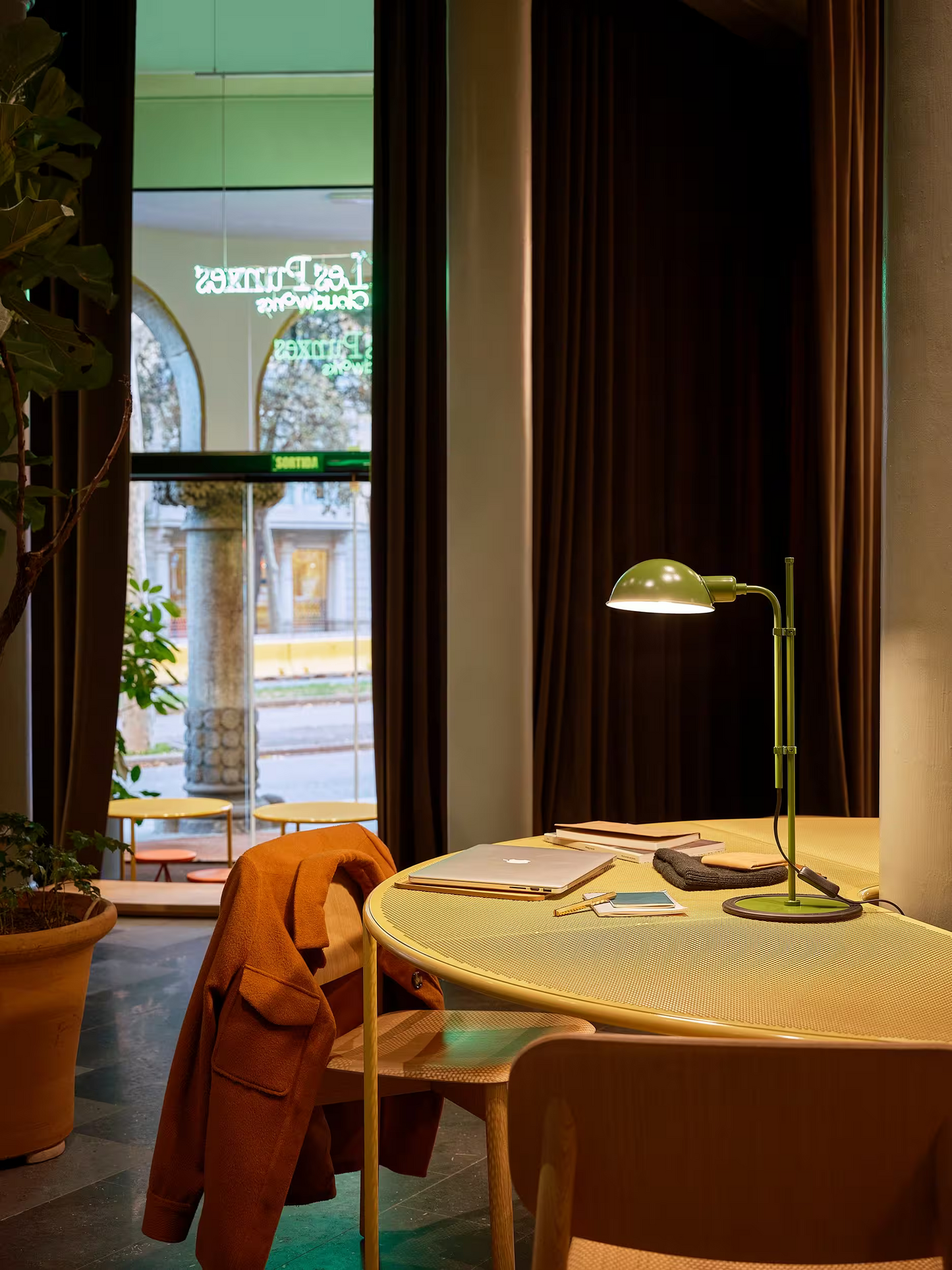 Funiculi S Table Lamp