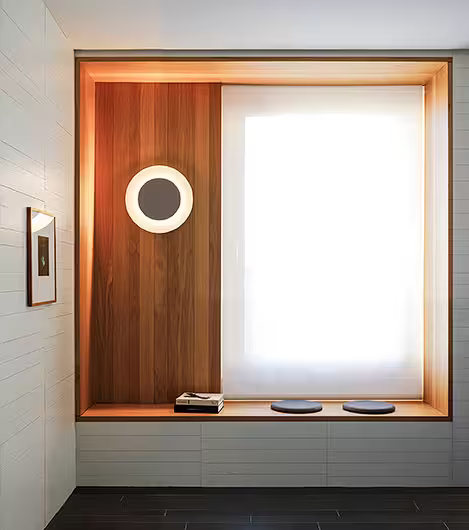 Puck Wall Art 5476 220-240V LED Wall Light