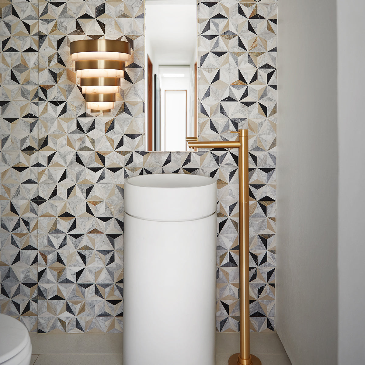 Quintiesse Echelon Wall Light