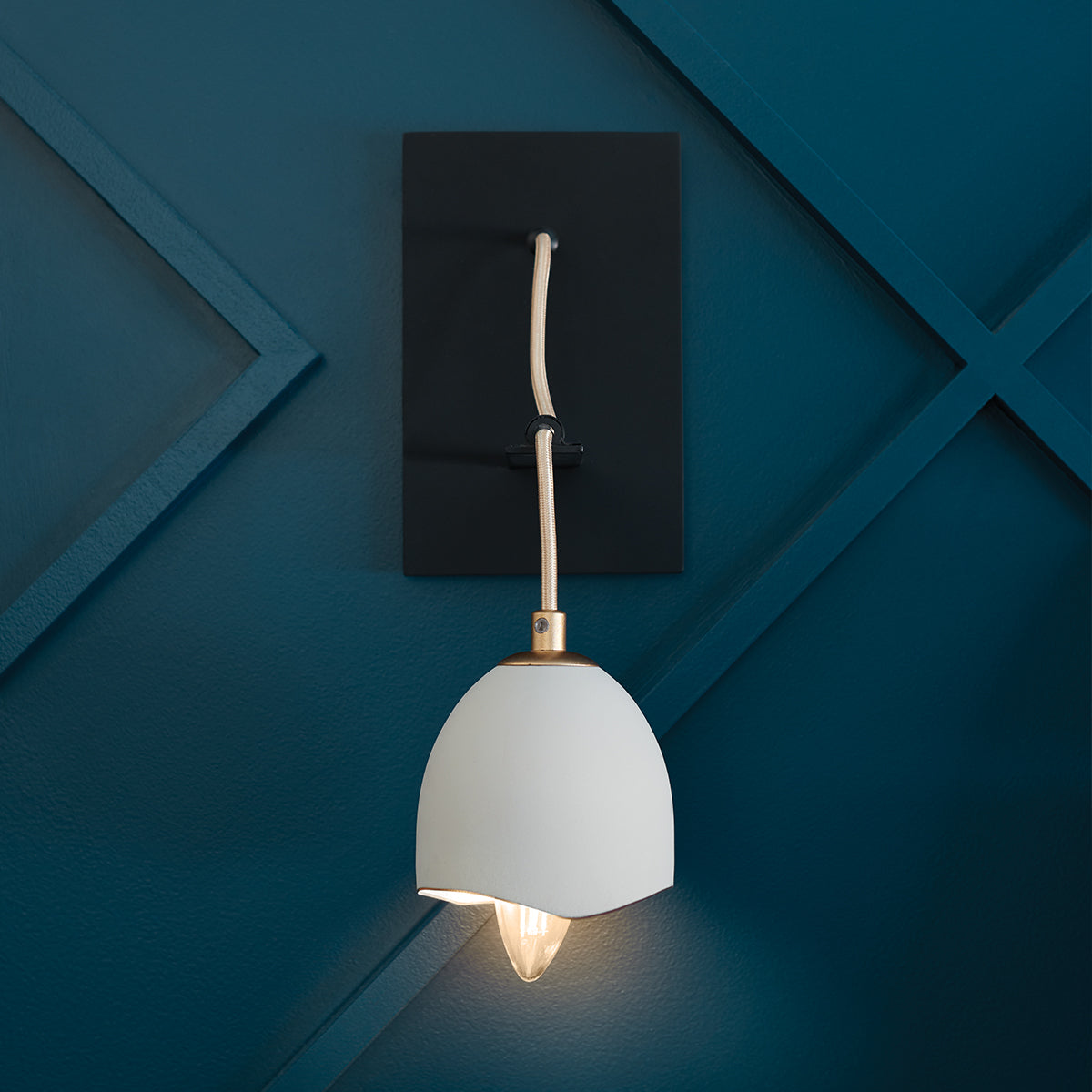 Quintiesse Nula Wall Light