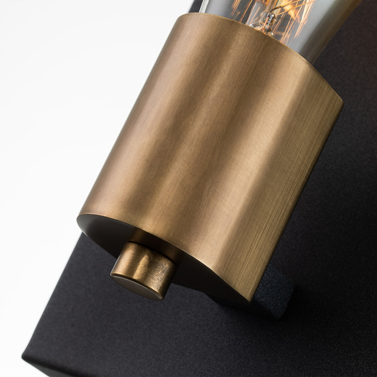 Quintiesse Silas Wall Light